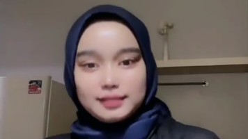 Bokep Jilbab – Nona Qinantia Jilbab Transparan Bra Pink Terlihat