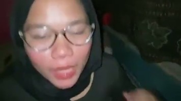 Binor Binal Berjilbab Dientot Diruangan Remang2