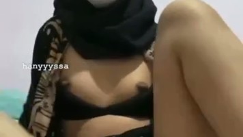 Cewek Jilbab Hitam Pake Batik Colmek Buat Pacar