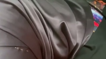 Hijab Nyepong di Mobil