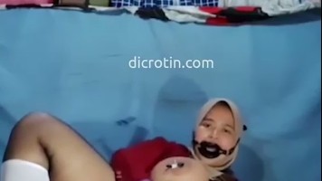 Tante Jilbab Tobrut Pepaya Jatuh