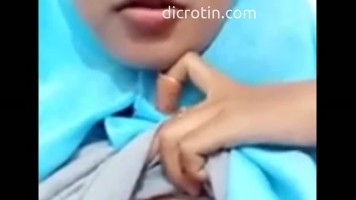 Cewe Jilbab Biru Manis Colmek