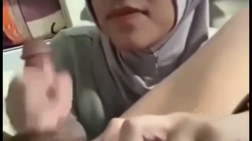 Di Sepongin Adik Hijab Sampe Muncrat